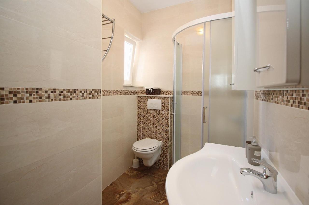 Apartments With A Parking Space Baska, Krk - 18716 Exterior photo