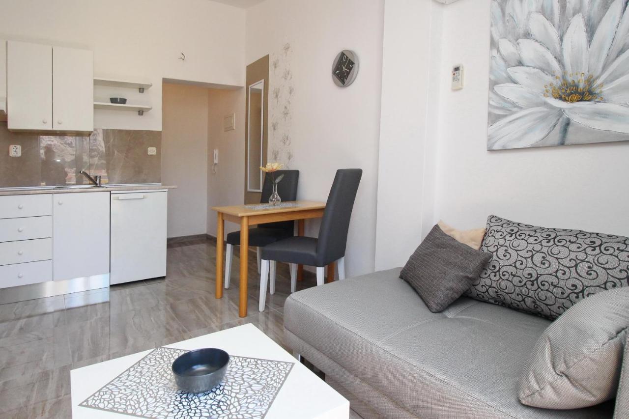Apartments With A Parking Space Baska, Krk - 18716 Exterior photo