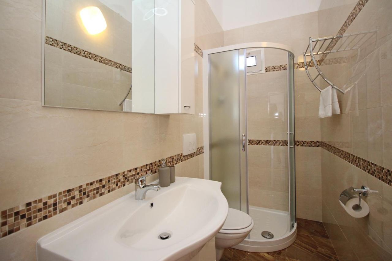 Apartments With A Parking Space Baska, Krk - 18716 Exterior photo